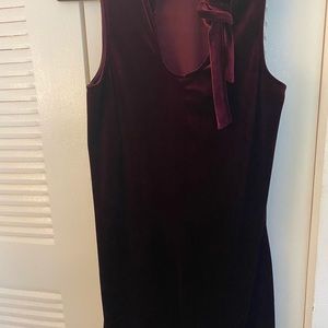 sleeveless wine color dress